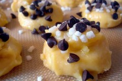 chouquettes cream puffs