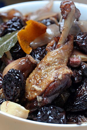 duck with apples and prunes