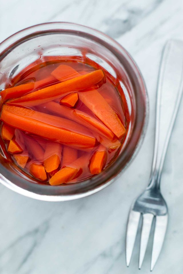 Quick pickled carrots