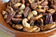 spiced nut pretzel mix