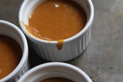 caramelized white chocolate cakes