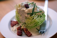 iceberg salad with blue cheese dressing