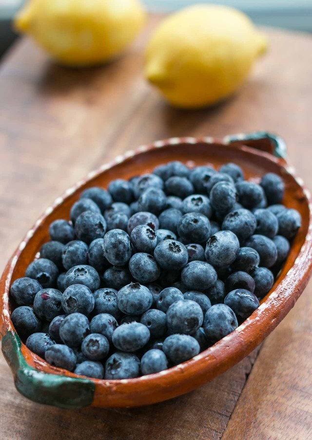 Blueberry buckle with lemon syrup